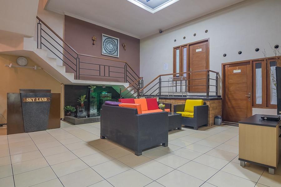 Oyo Life 92127 Skyland Pasteur 2* Bandung
