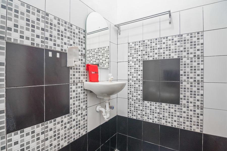 Oyo Life 92127 Skyland Pasteur Hotel 2*